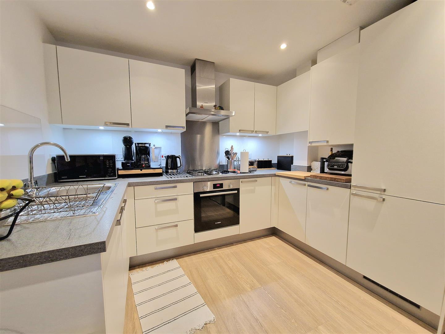 2 bed property in Warwick Avenue, Bedford